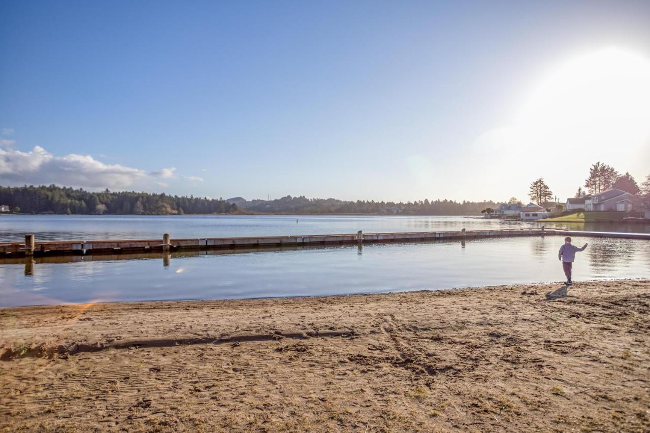 Regatta Park Lake House リンカーン・シティー エクステリア 写真